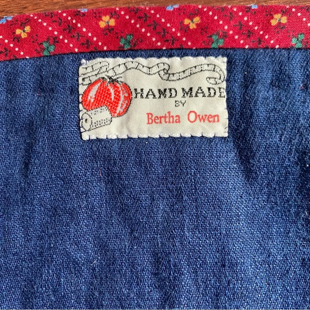 Vtg MCM Handmade Quilt Bedspread Bright Cranes Birds Maroon Wool Floral 58”x82”